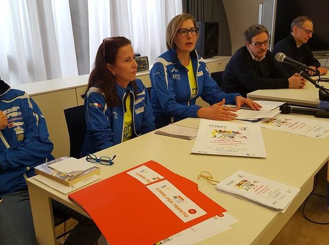 La sala conferenze della Cassa Rurale di Trento ha ospitato la presentazione delle iniziative di Marathon Club Trento: “Corri per Trento”, “Corri da zero” e “Corri la maratona”.