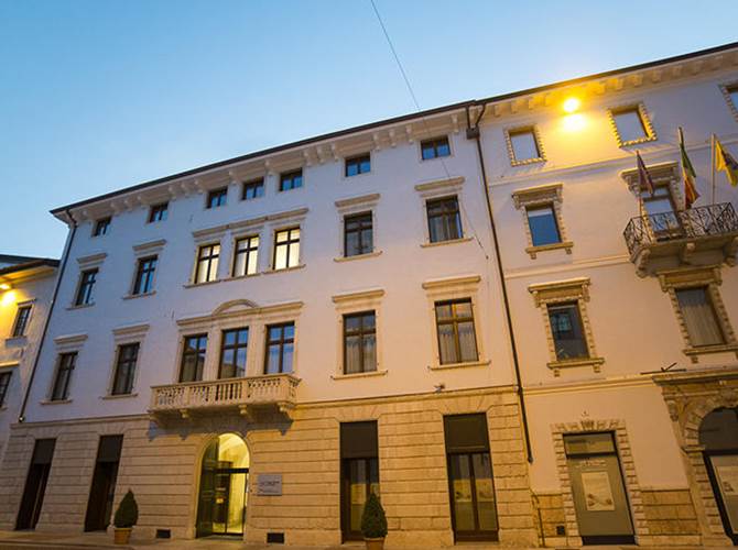 “Sembra facile”. Quanto bisogna lavorare per far emergere il talento Titolo e sottotitolo di un appuntamento promosso dalla Fondazione Cassa Rurale di Trento e destinato a catturare particolare interesse per il tema che lo caratterizza e per i due protagonisti che lo animeranno.