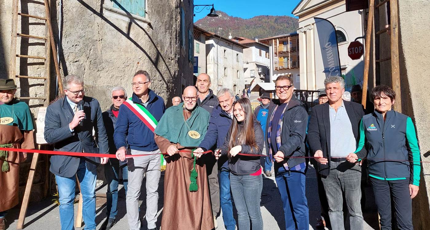 Taglio del nastro della decima edizione della Festa della Noce del Bleggio
