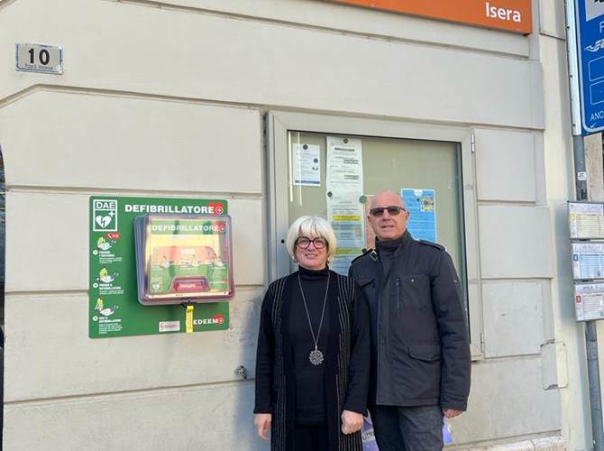 Da sinistra Sabrina Benedetti, presidente Famiglia Cooperativa di Isera, e Maurizio Maffei presidente Cassa Rurale Vallagarina.
