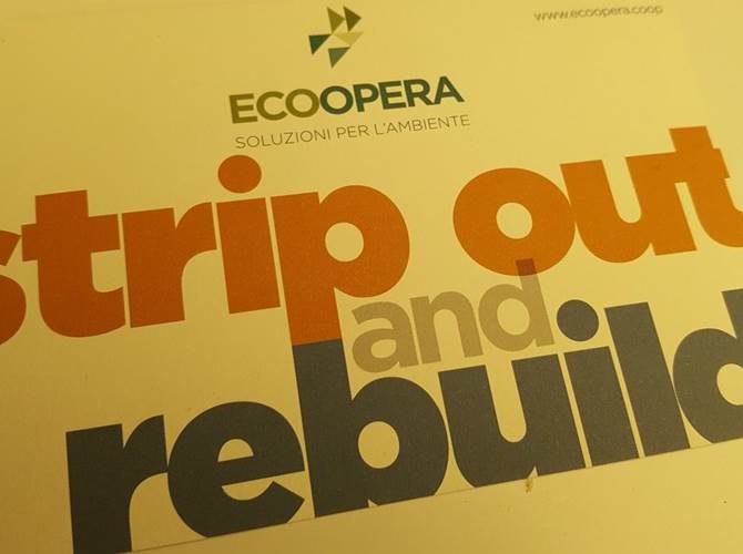 La demolizione crea valore La demolizione selettiva (strip-out) è basata su attività sequenziali, attentamente pianificate, che separano e ordinano i materiali che costituiscono un edificio. Oggi ha un costo, ma in un ottica di economia circolare è l’unica soluzione che può dare valore alla demolizione e nel contempo aiutare a prendere consapevolezza che le future costruzioni dovranno tener conto della decostruzione, a fine vita dell’immobile. L’Europa (2018/851/UE) chiede agli stati membri di adottare misure atte a promuovere lo strip-out. In Trentino, già nel 2015, nella legge provinciale per il governo del territorio si accenna all’importanza di limitare il consumo di suolo.