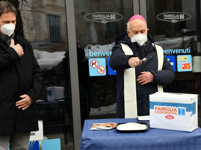 A Vigo di Ton è stato benedetto il sale nella giornata di Sant’Antonio Abate  La Famiglia Cooperativa Primanaunia ha rinnovato la tradizione di un rito religioso antichissimo e di particolare significato per le comunità servite dai suoi punti vendita.