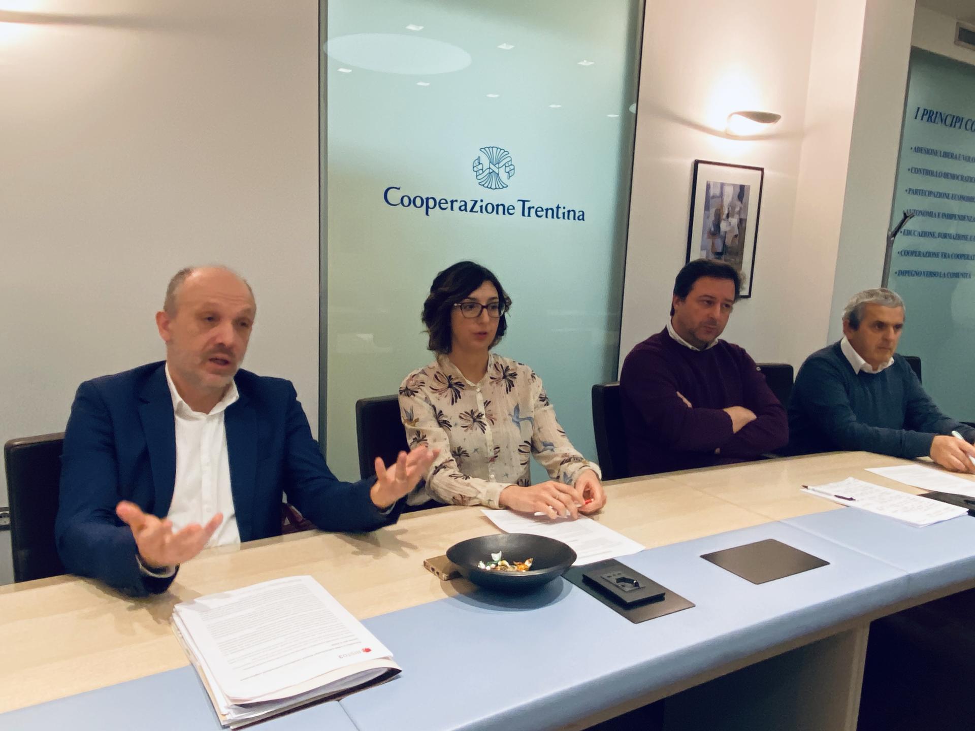 Risto3, firmato l’accordo integrativo 2020 a favore di 1.300 dipendenti Risto3, firmato l’accordo integrativo 2020 a favore di 1.300 dipendenti Garantite a 1300 collaboratori Risto3 condizioni contrattuali migliorative anche per il 2020.L’accordo firmato dall’azienda e dalla Fiscascat Cisl, la sigla sindacale che rappresenta l’80% dei lavoratori iscritti al sindacato.La presidente Camilla Santagiuliana: “i soci lavoratori sono i proprietari della cooperativa, da noi impegno massimo per il rispetto dei collaboratori, compatibilmente con un mercato sempre più agguerrito. Cerchiamo di fare la nostra parte, nella giusta misura”.Lamberto Avanzo (segretario Fiscascat Cisl): un verbale virtuoso, questo accordo potrebbe essere da pungolo per altri accordi territoriali nei settori della ristorazione e turismo